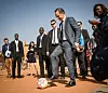 Heiko Maas spielt Fußball