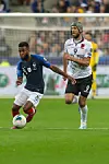 Ausgerechnet gegen Weltmeister Frankreich gab Klaus Gjasula (r.) 2019 sein Länderspieldebüt - im Stade de France.