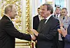 Die Freundschaft von Wladimir Putin (li.) und Gerhard Schröder sorgt seit Jahren für Kritik.