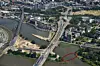 Brücke über die Elbe zwischen Entenwerder und Elbbrücken, umgeben von Wasser, Wegen und Stadtbebauung.