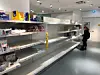 Leeres Regal in einem Supermarkt.