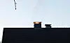 Flammen schossen den Schornstein hoch.