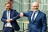 Michael Westhagemann (parteilos, r.) übergibt das Amt des Verkehrssenators an Anjes Tjarks (Grüne).