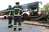 HVV-Bus entwurzelt Baum