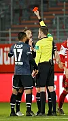 Knoll sieht Rot