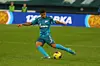 Douglas Santos ist für Zenit St. Petersburg am Ball.