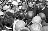 Willy Brandt 1965 beim Werftbesuch