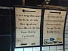 Die alten Schilder im verlassenen U-Bahn-Tunnel am Hauptbahnhof – rechts geht es zur damals noch existierenden Straßenbahn.