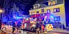 Die Feuerwehr löschte den Brand in der Dachwohnung.