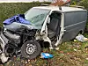 Der völlig zerstörte VW-Transporter nach dem Unfall in Horneburg bei Hamburg.