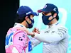 Lance Stroll (r.) umarmt seinen Teamkollegen Sergio Perez, der von Startplatz drei aus ins Rennen geht.
