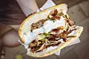 Gastro: MOPO-Reporter Alexander Palm testet einen veganen Döner von Vincent aus dem Mercado gegen einen Fleisch-Döner Hier vegan