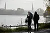 Spaziergänger an der Alster