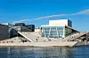 Moderner Bau aus Glas und Beton