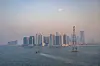 Die Hochhäuser der Skyline von Abu Dhabi.