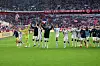 Die HSV-Profis feiern nach dem Sieg in Düsseldorf vor ihren Fans