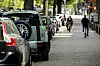 Geparkte Autos am Straßenrand