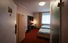 Blick in ein Zweibettzimmer in der Unterkunft für Obdachlose im Winternotprogramm in einem ehemaligen Hotel in der Halskestraße.