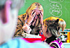 Lehrerin im Klassenraum (Symbolbild).