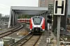 Eine S21 fährt im Bahnhof Berliner Tor ein. (Symbolbild)