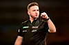 Darts-Profi Arno Merk ballt die Faust