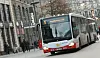 Ein Bus der Hochbahn-Linie 5 fährt durch die Hamburger Innenstadt. (Symbolbild)