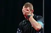 Max Hopp schlägt die Hand vors Gesicht