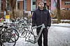 MOPO-Ressortleiter Julian König am Tatort mit dem Rest seines Gravelbikes.