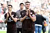 Philipp Ziereis und James Lawrence bei ihrem Abschied von St. Pauli