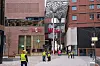 Der Übersseeplatz mit Eingang zum Westfield Center wird immer noch von Bauarbeitern bevölkert.