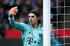 Yann Sommer dirigiert die Mauer im Bayern-Tor