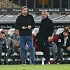 Michael Wimmer und Sven Mislintat am Spielfeldrand.