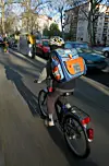 Ein Schüler auf einem Fahrrad (Symbolbild)