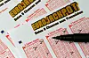 Ein Eurojackpot-Schein wird ausgefüllt. (Symbolbild)