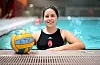 Lilly Scafi bei einem Wasserball-Spiel des ETV am Beckenrand