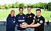 Elard Ostermann, Ersin Zehir, Colin Blumauer und Marius Nitsch halten einen Fußball