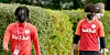 Die Profis des österreichischen Erstligisten FC Red Bull Salzburg kommen mit Mundschutz zum Training.