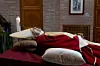 Der verstorbene Papst Benedikt wurde in der Klosterkapelle von „Mater Ecclesiae“ aufgebahrt.