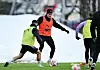 Eric Smith beim beim Training am Ball