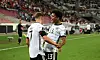 Karim Adeyemi (r.) spielt unter Trainer Hansi Flick schon in der WM-Qualifikation.