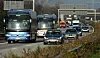 Busse und Personenwagen fahren zweispurig auf der A7 in Richtung Rader Hochbrücke bei Rendsburg. (Symbolbild)