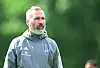 HSV-Trainer Tim Walter schaut ernst