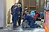 Nach einem Wohnungsbrand in Stuttgart hat die Polizei bei einem Großeinsatz einen bewaffneten Mann festgenommen