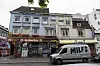 Die Tür zu den Airbnb-Wohnungen ist nur schwer zu erkennen.
