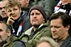 Sorgenvoller Blick: St. Pauli-Präsident Oke Göttlich während des Spiels der Kiezkicker gegen Mönchengladbach