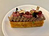 Ein Kunstwerk: die vegane Butter-Brioche mit Pastete, Pilzen und Portweinperlen