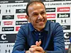 St. Pauli-Trainer Jos Luhukay bei der Pressekonferenz