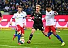 Die HSV-Profis Sebastian Schonlau und Robert Glatzel gegen Düsseldorfs Christoph Klarer