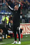 Tim Walter jubelt über einen Heimsieg