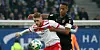 Dennis Aogo (r.) spielte sowohl für Hamburg als auch für Stuttgart. Hier bekämpft er im VfB-Dress HSV-Regisseur Aaron Hunt.